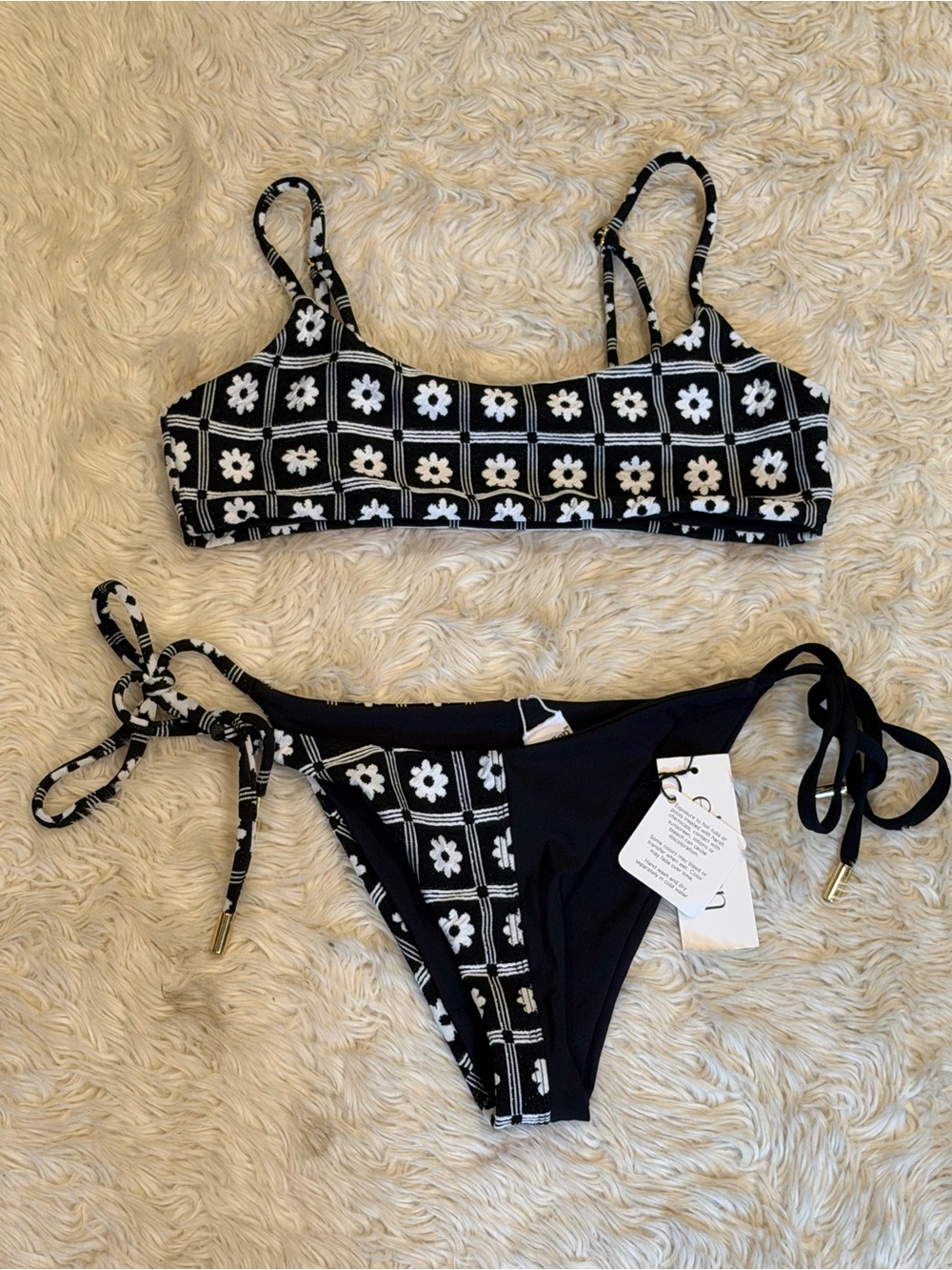 NWT Elysiian Daisy Print Bikini - Size Medium